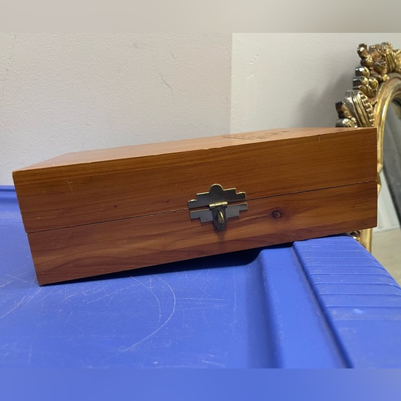 Vintage Holy Bible Brotherhood of Carpenters Union Made Wood Stash Trinket Box - Picture 9 of 13